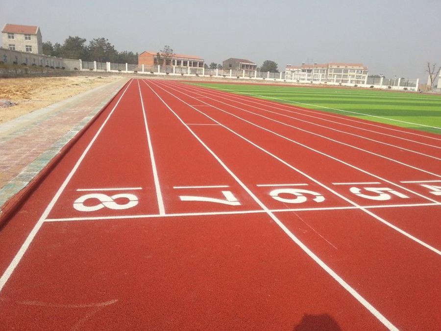 戶外塑膠跑道材料的施工的基本方案是什么？